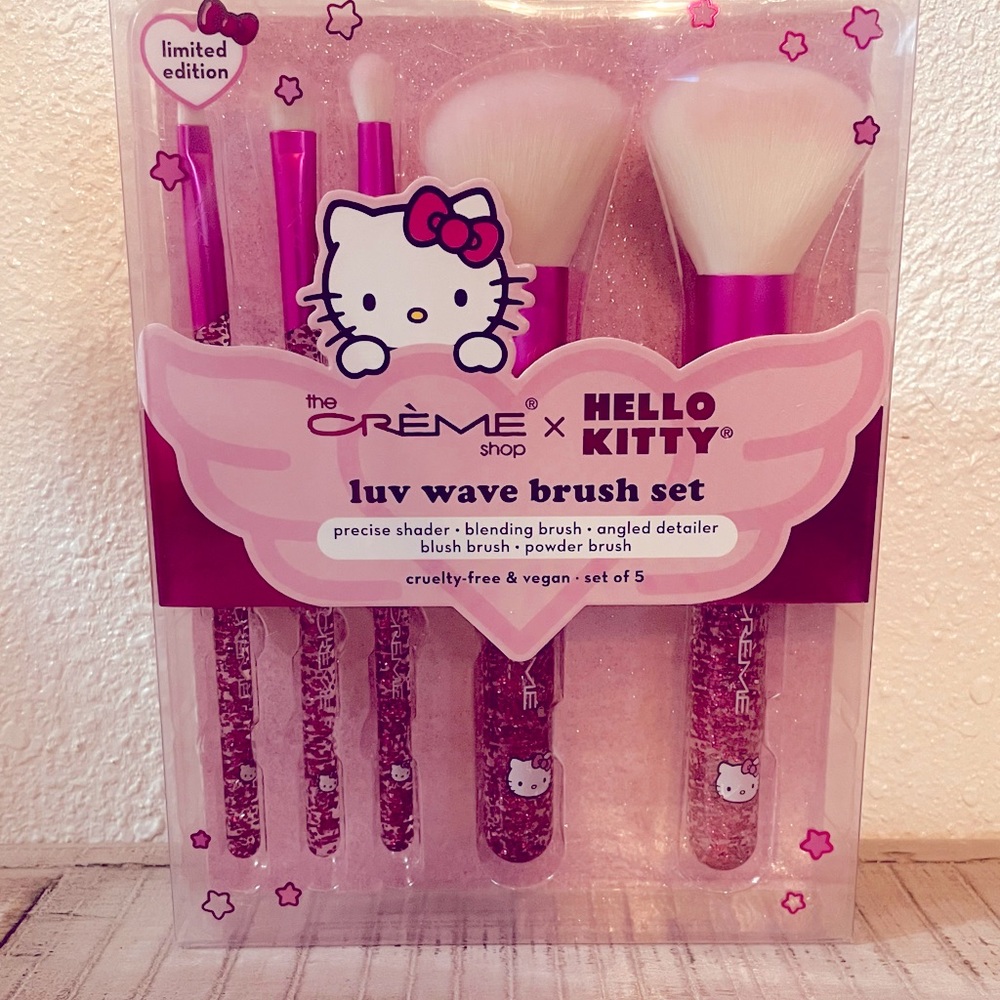 Crème Shop X Hello Kitty makeup brushes